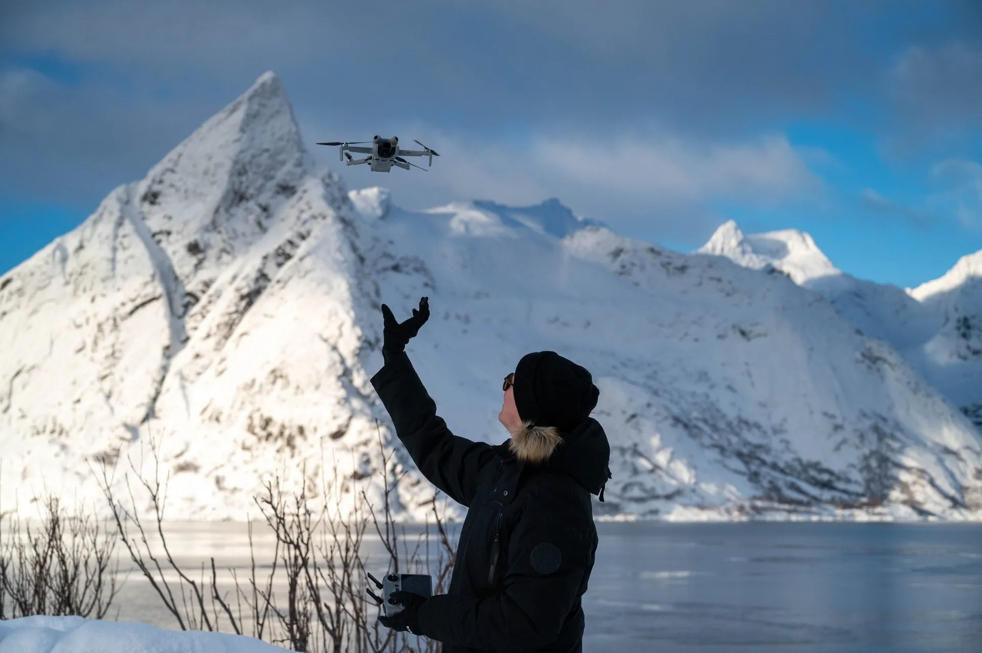 Strahlender Sonnenschein auf den schneebedeckten Lofoten. Bild 4